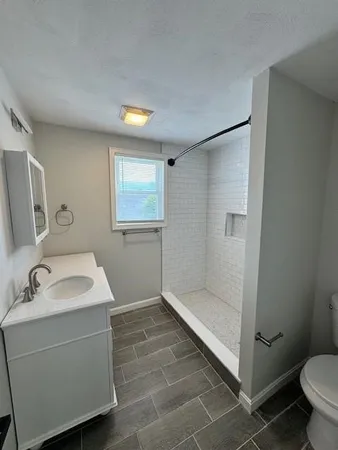 $2,300 | 40 Bourne Street, Unit 2, Bristol, RI 02809