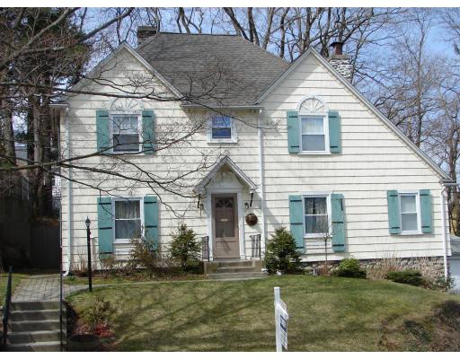 77 Commodore Road Worcester, MA 01602 - Photo 2 of 18 Gallery Image 2