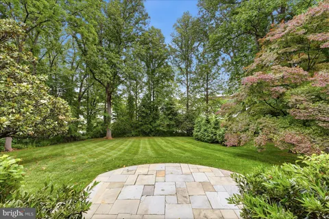 $2,100,000 | 710 Live Oak Drive, McLean, VA 22101