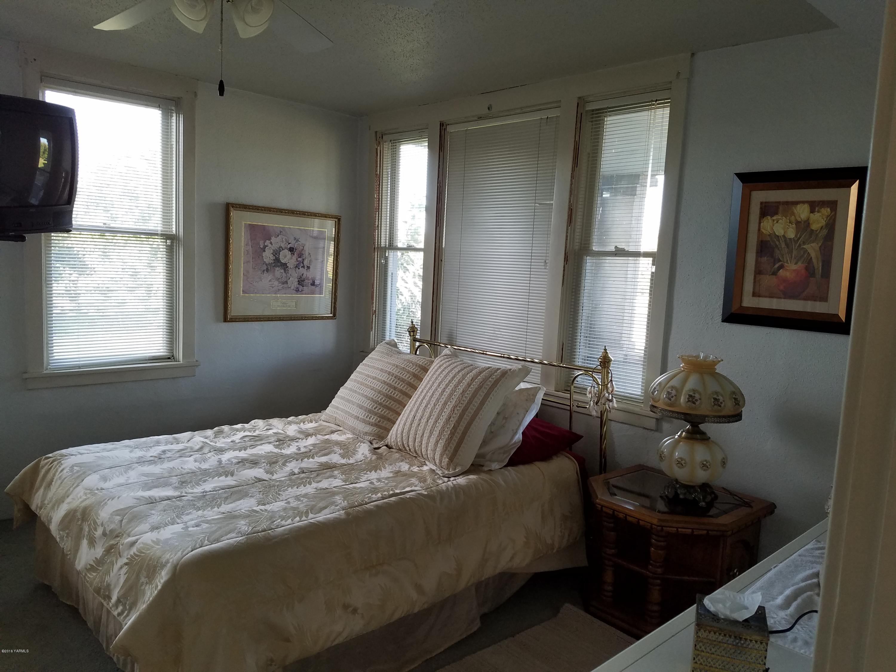 650 White Road Zillah, WA 98953 - Photo 13 of 17 a bedroom with a bed and furniture