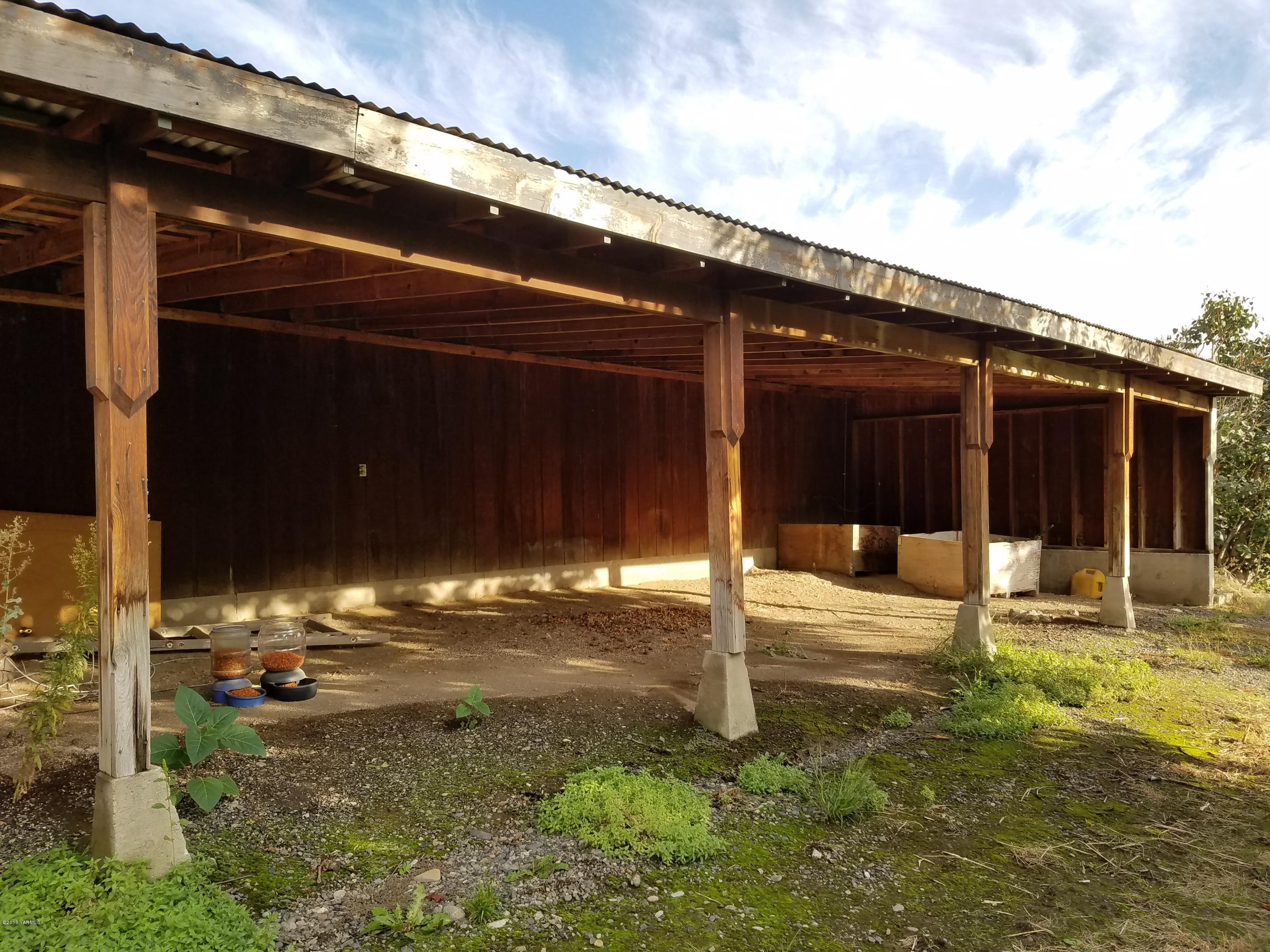 650 White Road Zillah, WA 98953 - Photo 17 of 17 a view of a house with backyard