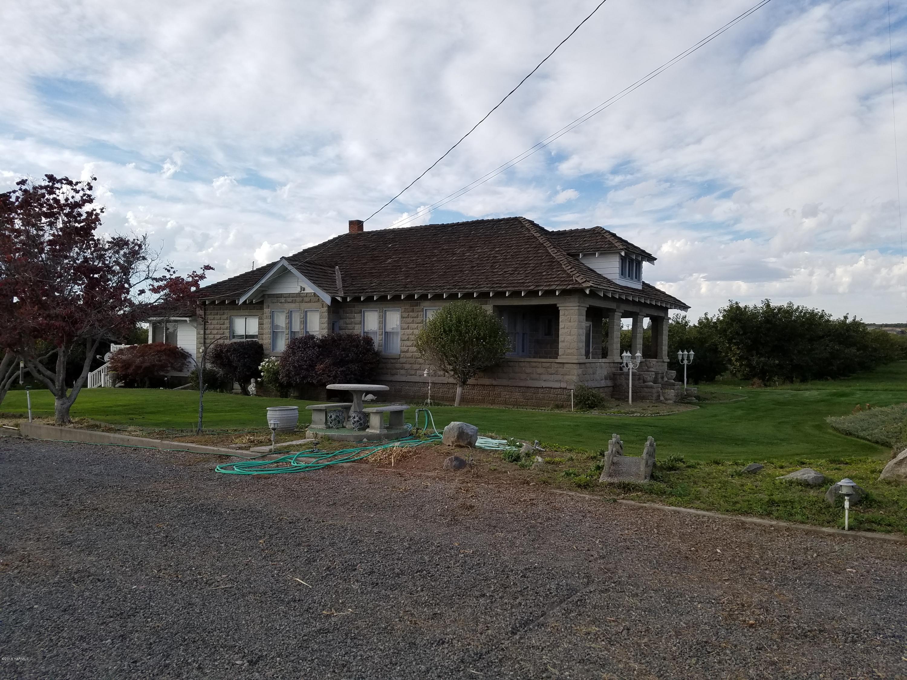650 White Road Zillah, WA 98953 - Photo 6 of 17 a view of house with outdoor space and street view