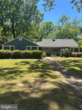 $425,000 | 32 Clifton Avenue, Kilmarnock, VA 22482