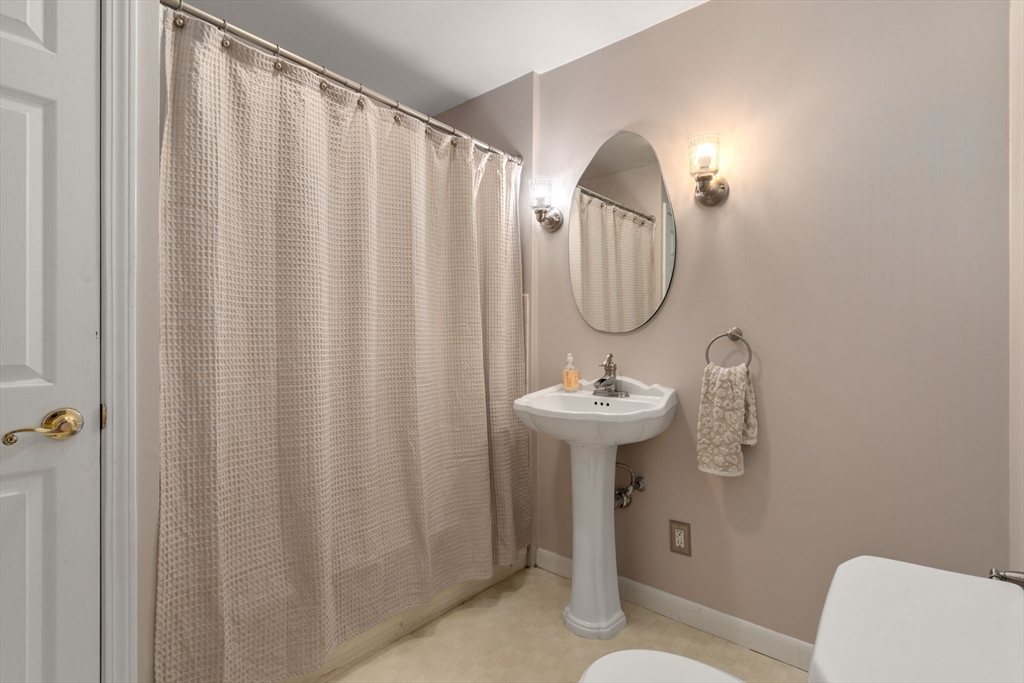 10 Hopkinton Road Upton, MA 01568 - Photo 19 of 31