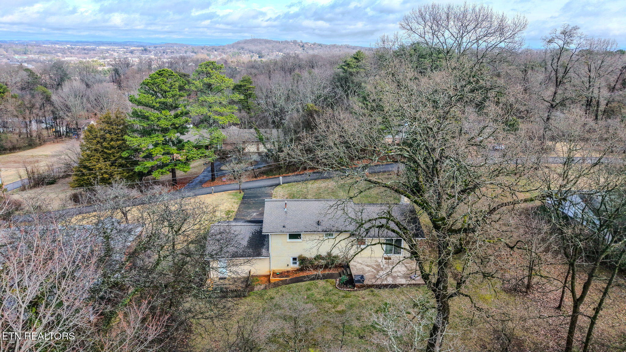 332 Crestview Road Knoxville, TN 37934 - Photo 34 of 38 17-web-or-mls-DJI_20260226132344_0958_D