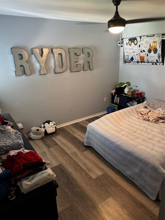 6812 Arbor Oaks Drive Bradenton, FL 34209 - Photo 23 of 29 a bedroom with a bed and lots of books on the wall