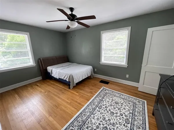 $3,500 | 1403 Northwest 9th Avenue, Gainesville, FL 32605