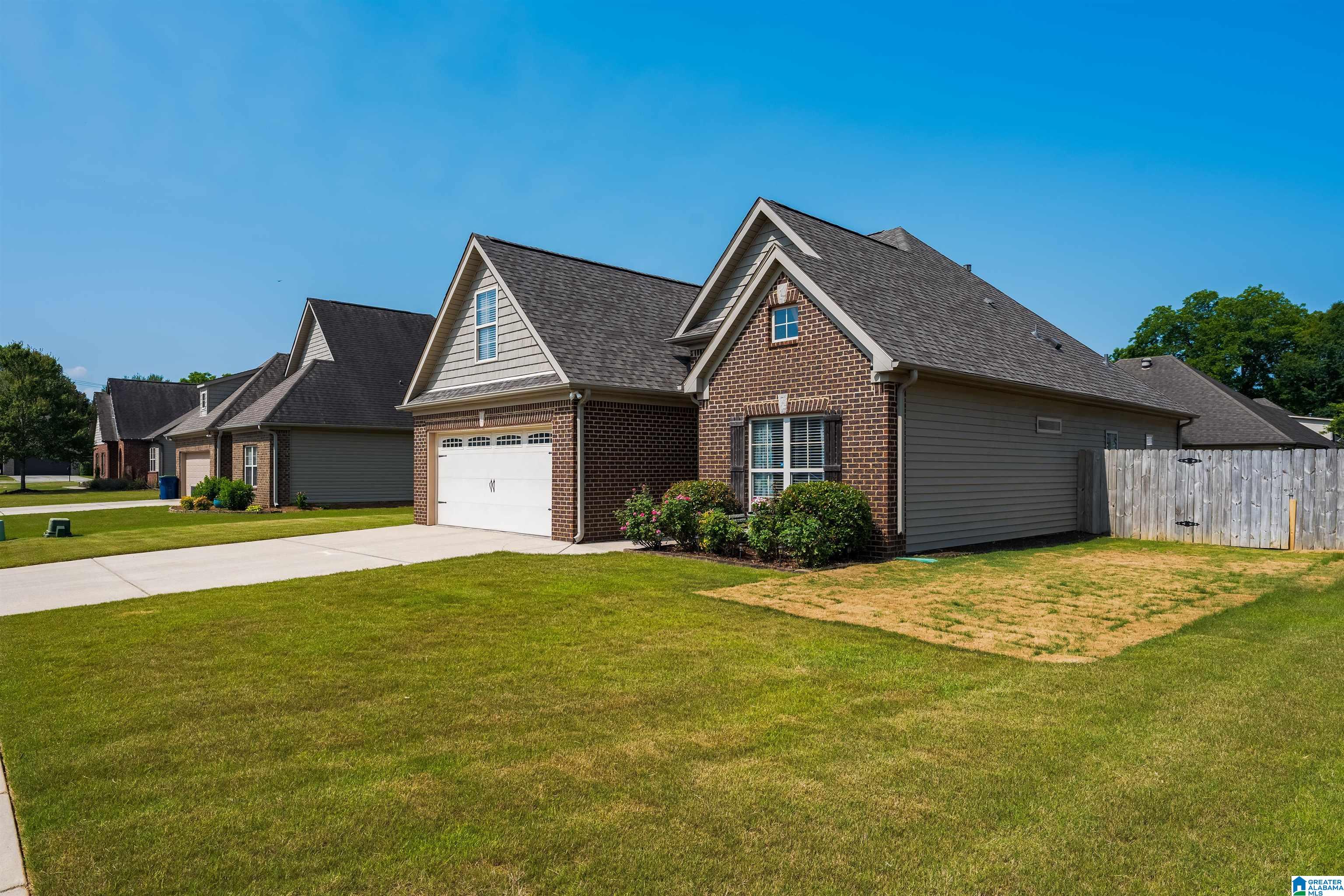 216 Falling Waters Way Alabaster, AL 35114 - Photo 3 of 27