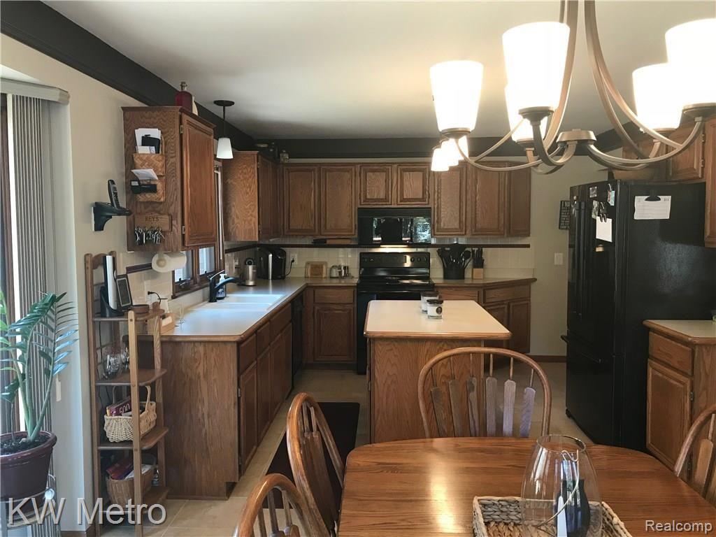 1154 Covington Pl Drive Rochester, MI 48309 - Photo 20 of 32 IMG_0315.JPG