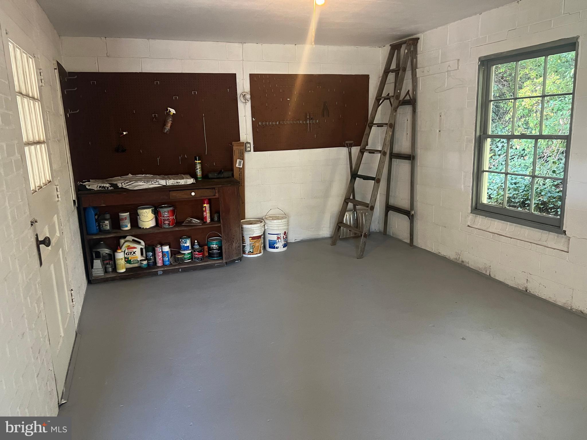18603 Preston Road Hagerstown, MD 21742 - Photo 25 of 35 Oversize garage