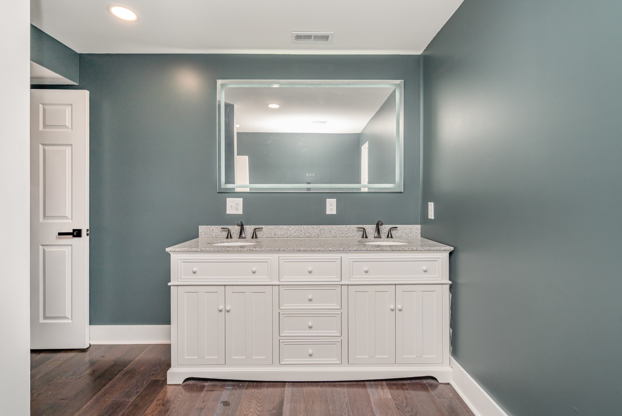 5837 Rocky Mound Road Westmoreland, TN 37186 - Photo 19 of 41 a spacious bathroom with a sink mirror and vanity