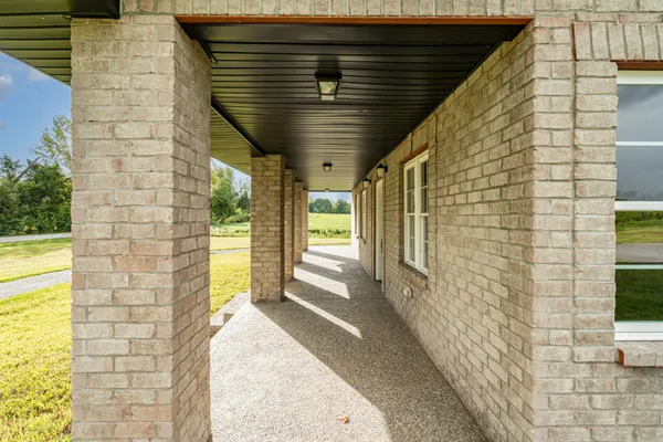 $600,000 | 5837 Rocky Mound Road, Westmoreland, TN 37186