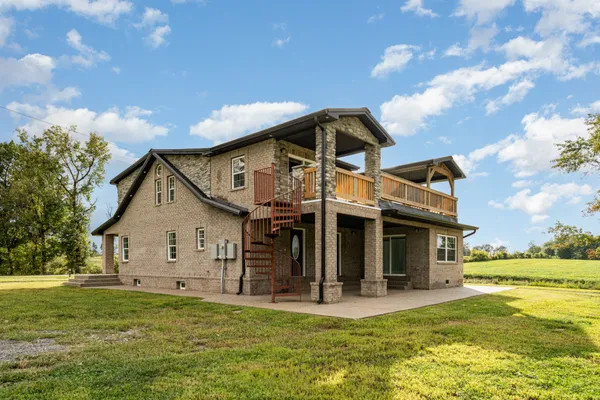 $600,000 | 5837 Rocky Mound Road, Westmoreland, TN 37186