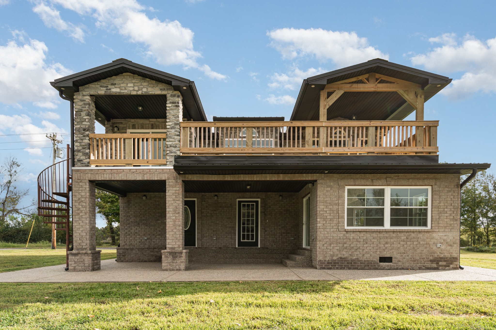 5837 Rocky Mound Road Westmoreland, TN 37186 - Photo 36 of 41 a front view of a house with a yard