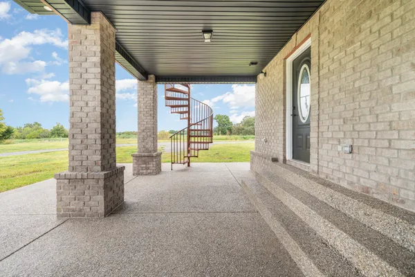 $600,000 | 5837 Rocky Mound Road, Westmoreland, TN 37186