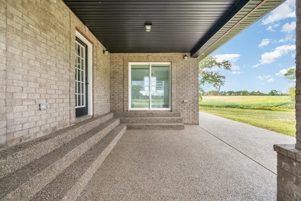 $600,000 | 5837 Rocky Mound Road, Westmoreland, TN 37186