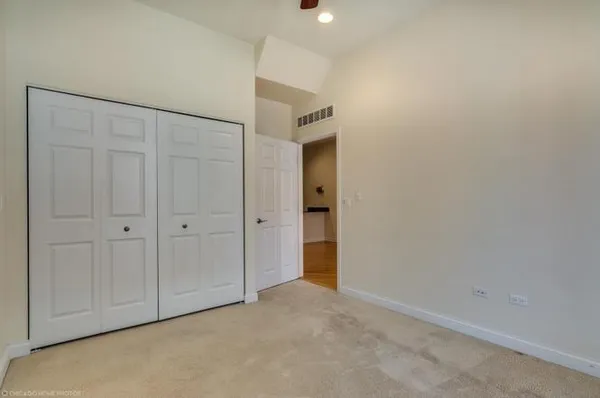$1,975 | 2035 South Indiana Avenue, Unit 404, Chicago, IL 60616