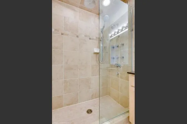 $1,975 | 2035 South Indiana Avenue, Unit 404, Chicago, IL 60616