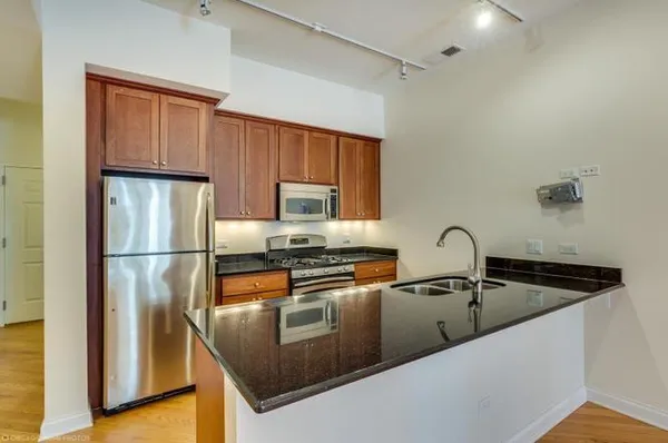 $1,975 | 2035 South Indiana Avenue, Unit 404, Chicago, IL 60616