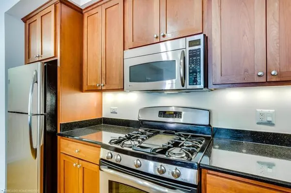 $1,975 | 2035 South Indiana Avenue, Unit 404, Chicago, IL 60616