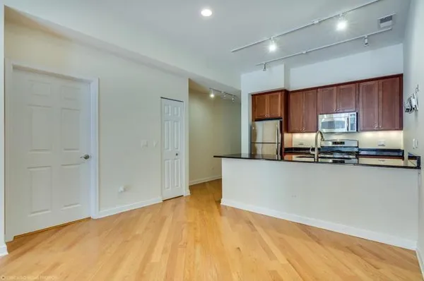 $1,975 | 2035 South Indiana Avenue, Unit 404, Chicago, IL 60616