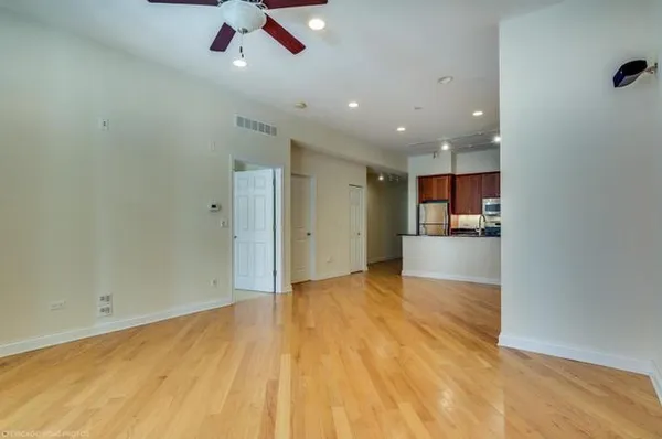 $1,975 | 2035 South Indiana Avenue, Unit 404, Chicago, IL 60616