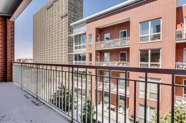 $1,975 | 2035 South Indiana Avenue, Unit 404, Chicago, IL 60616