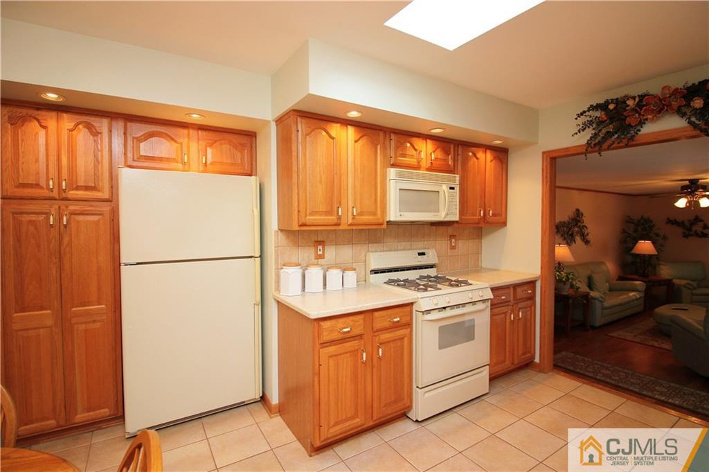 22 Chalmers Road East Brunswick, NJ 08816 - Photo 8 of 18 Gallery Image 8