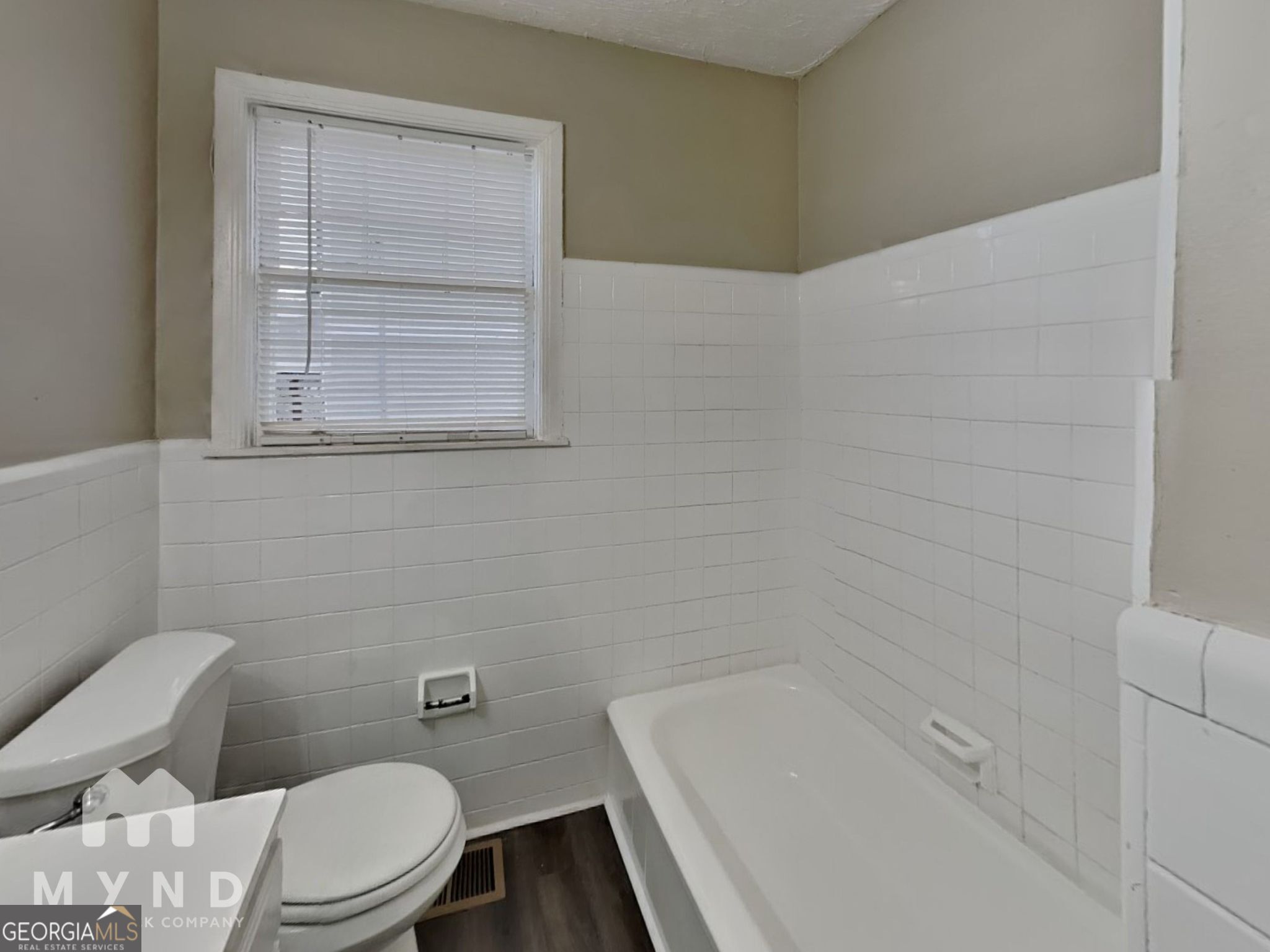 1284 Westmont Road Southwest Atlanta, GA 30311 - Photo 17 of 20 a bath room with a toilet