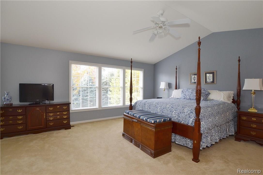 2462 Selkirk Street Rochester, MI 48306 - Photo 18 of 41 Spacious Master Suite