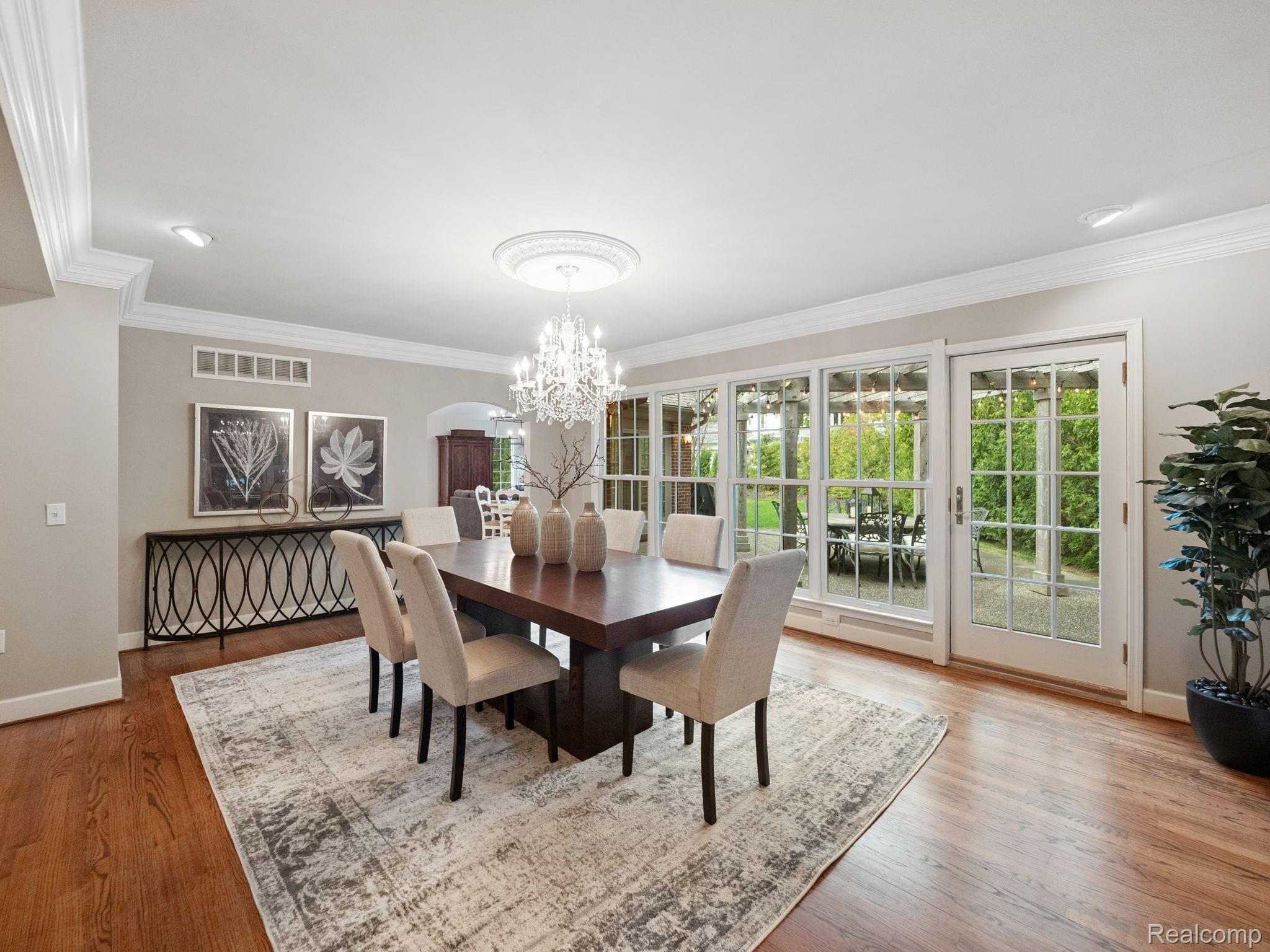 554 Glengarry Road Bloomfield Hills, MI 48301 - Photo 10 of 40 P2900699.jpg