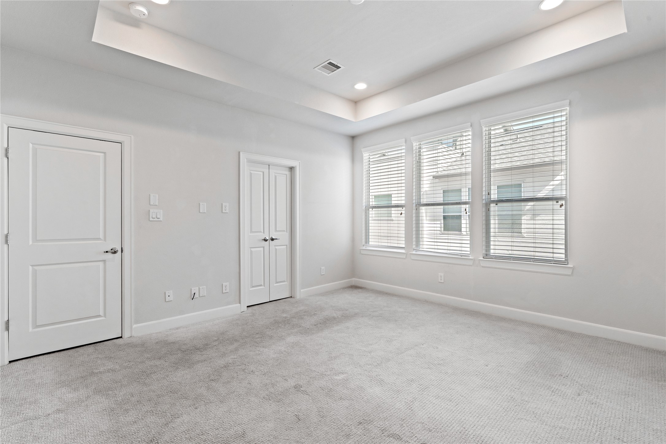1013 West 17th Street Houston, TX 77008 - Photo 17 of 26 a view of an empty room with a window
