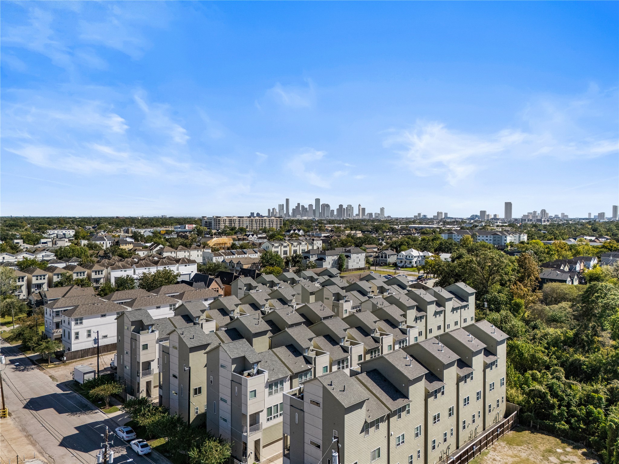 1013 West 17th Street Houston, TX 77008 - Photo 25 of 26 an aerial view of a city