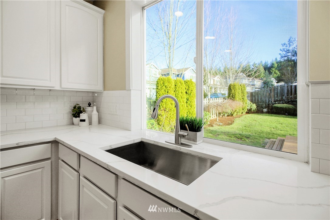 27640 Maple Ridge Way Southeast Maple Valley, WA 98038 - Photo 11 of 25
