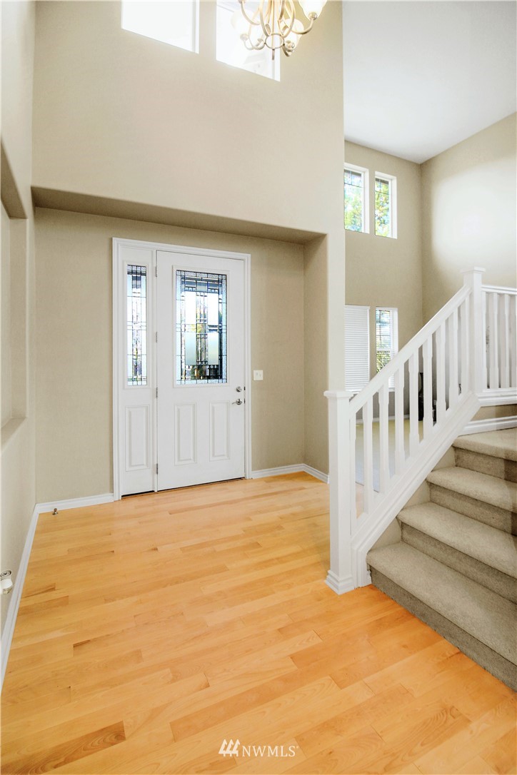 27640 Maple Ridge Way Southeast Maple Valley, WA 98038 - Photo 3 of 25