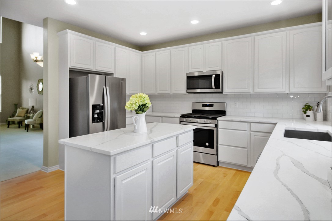27640 Maple Ridge Way Southeast Maple Valley, WA 98038 - Photo 8 of 25
