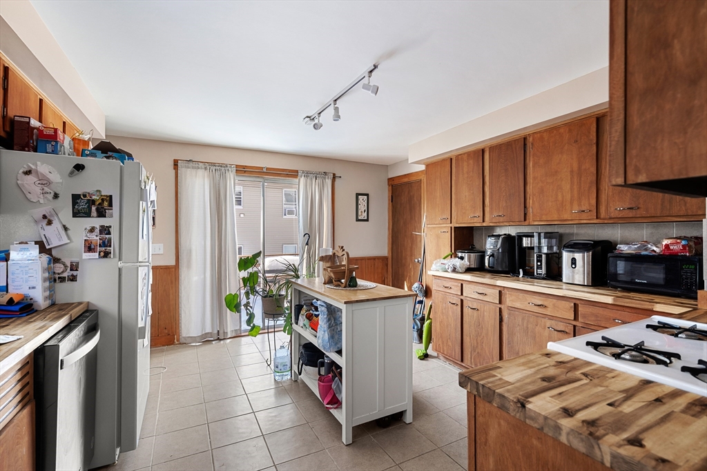 8-10 Russell Road Winchester, MA 01890 - Photo 4 of 39