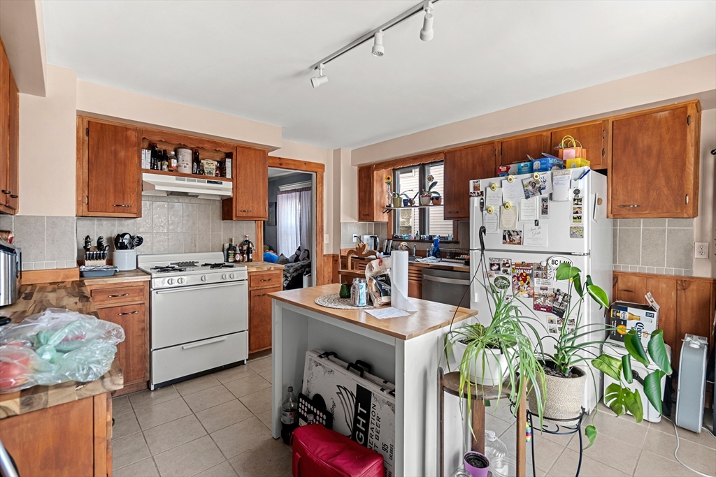 8-10 Russell Road Winchester, MA 01890 - Photo 6 of 39