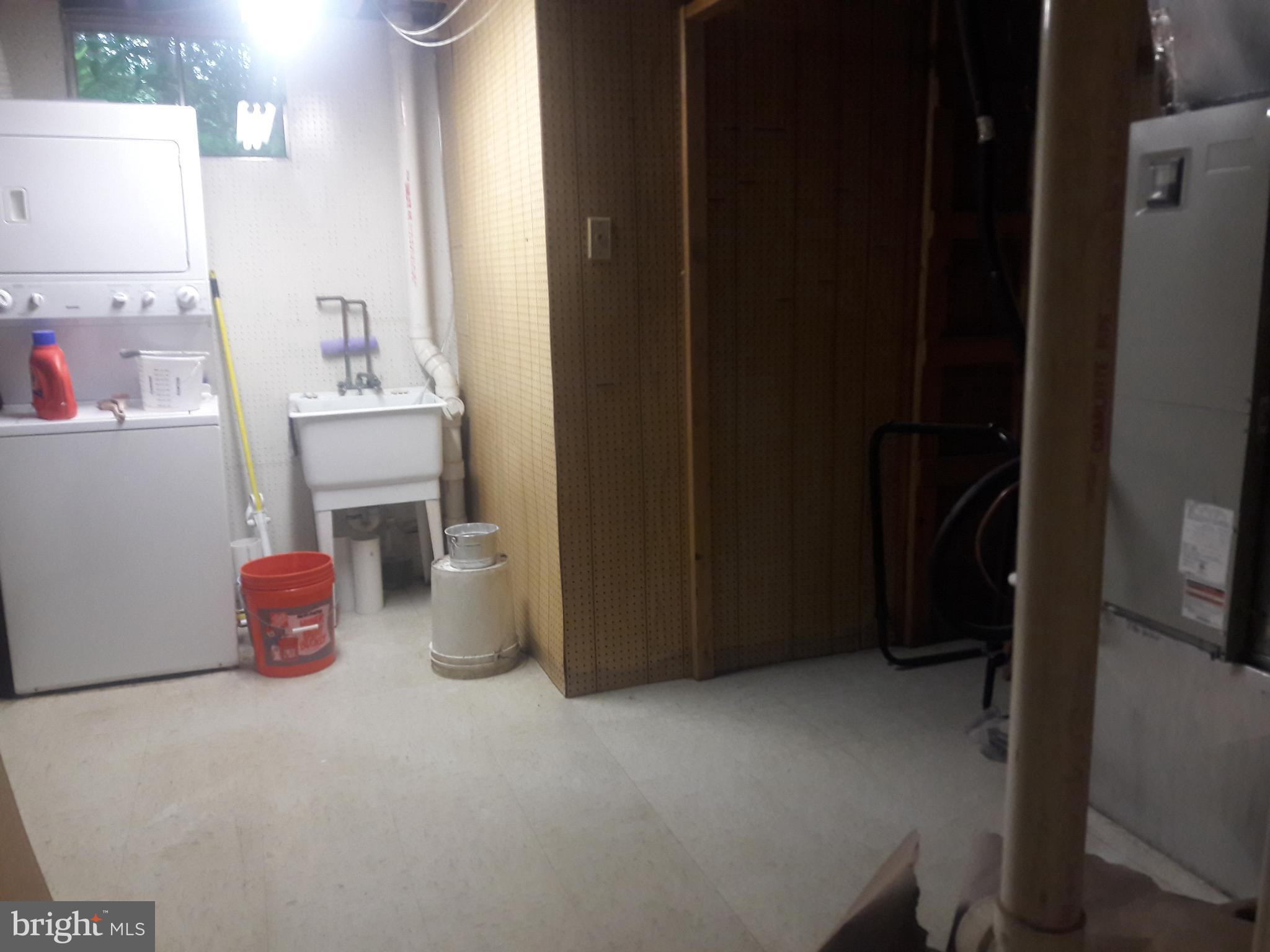 14927 Athey Road Burtonsville, MD 20866 - Photo 6 of 30 utility/washer /dryer room