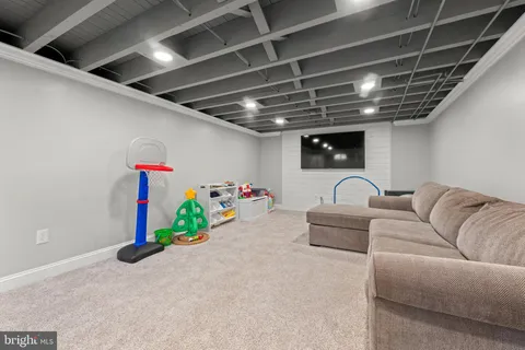 $739,900 | 221 Hemlock Lane, Springfield, PA 19064