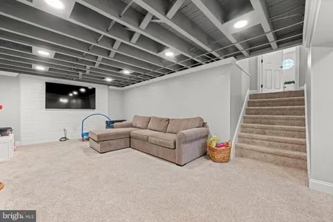 $739,900 | 221 Hemlock Lane, Springfield, PA 19064