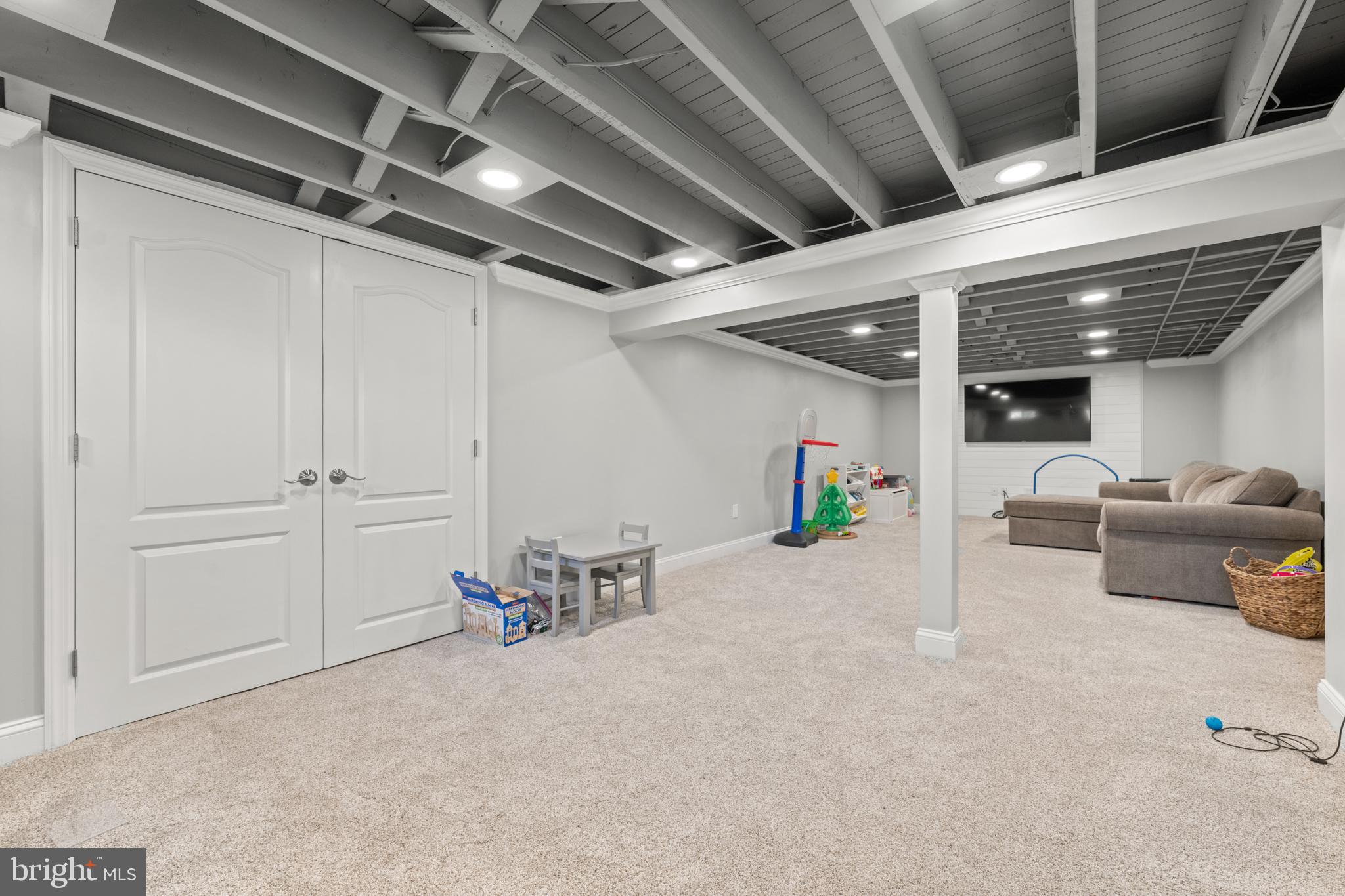 221 Hemlock Lane Springfield, PA 19064 - Photo 22 of 36 a view of livingroom with furniture