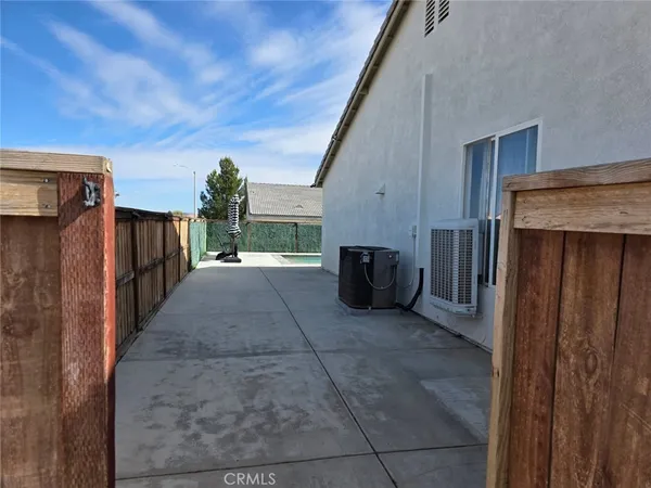 $4,000 | 15895 Green Acres Court, Victorville, CA 92394