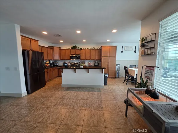 $4,000 | 15895 Green Acres Court, Victorville, CA 92394