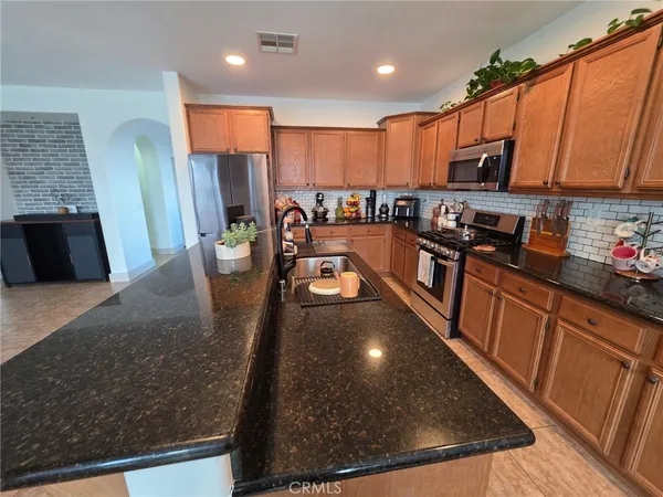 $4,000 | 15895 Green Acres Court, Victorville, CA 92394