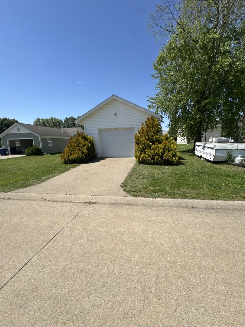 354 19th Place Clinton, IA 52732 - Photo 15 of 16 a front view of a house with a garden and yard