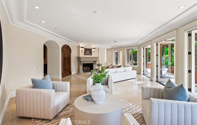 a view of a yard and front a house