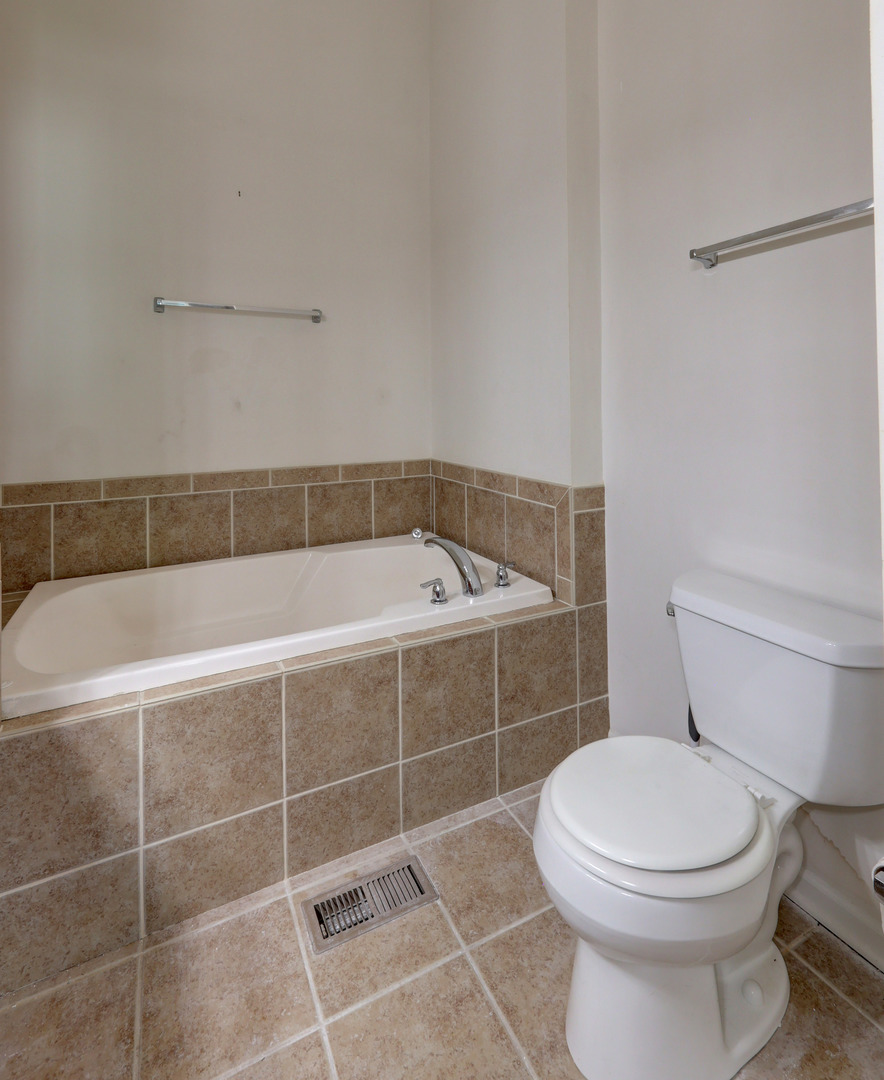 469 George Street Wood Dale, IL 60191 - Photo 20 of 24 a bathroom with a toilet and a shower