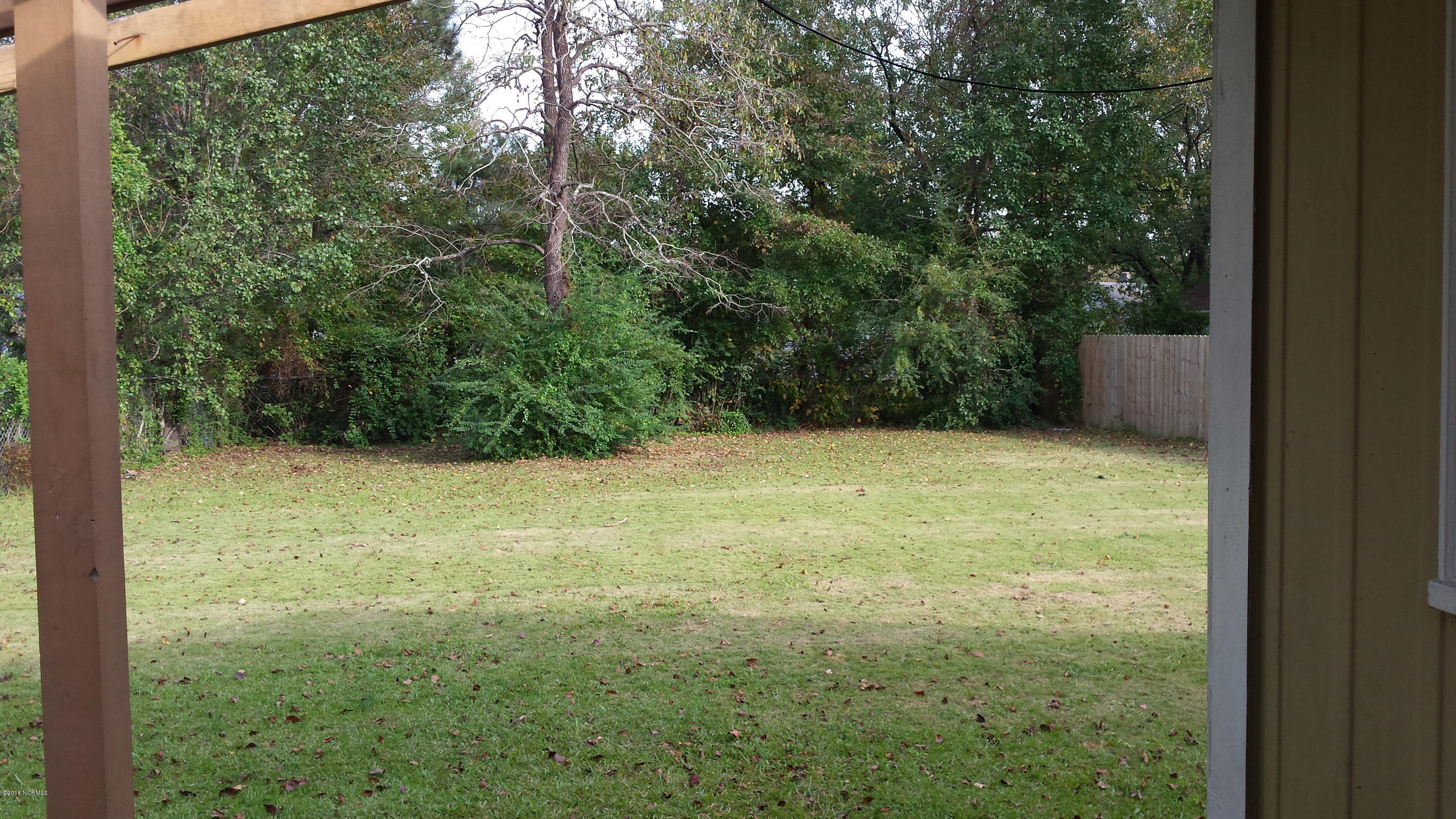 112 Cardinal Road Jacksonville, NC 28546 - Photo 16 of 23 20161027_161050