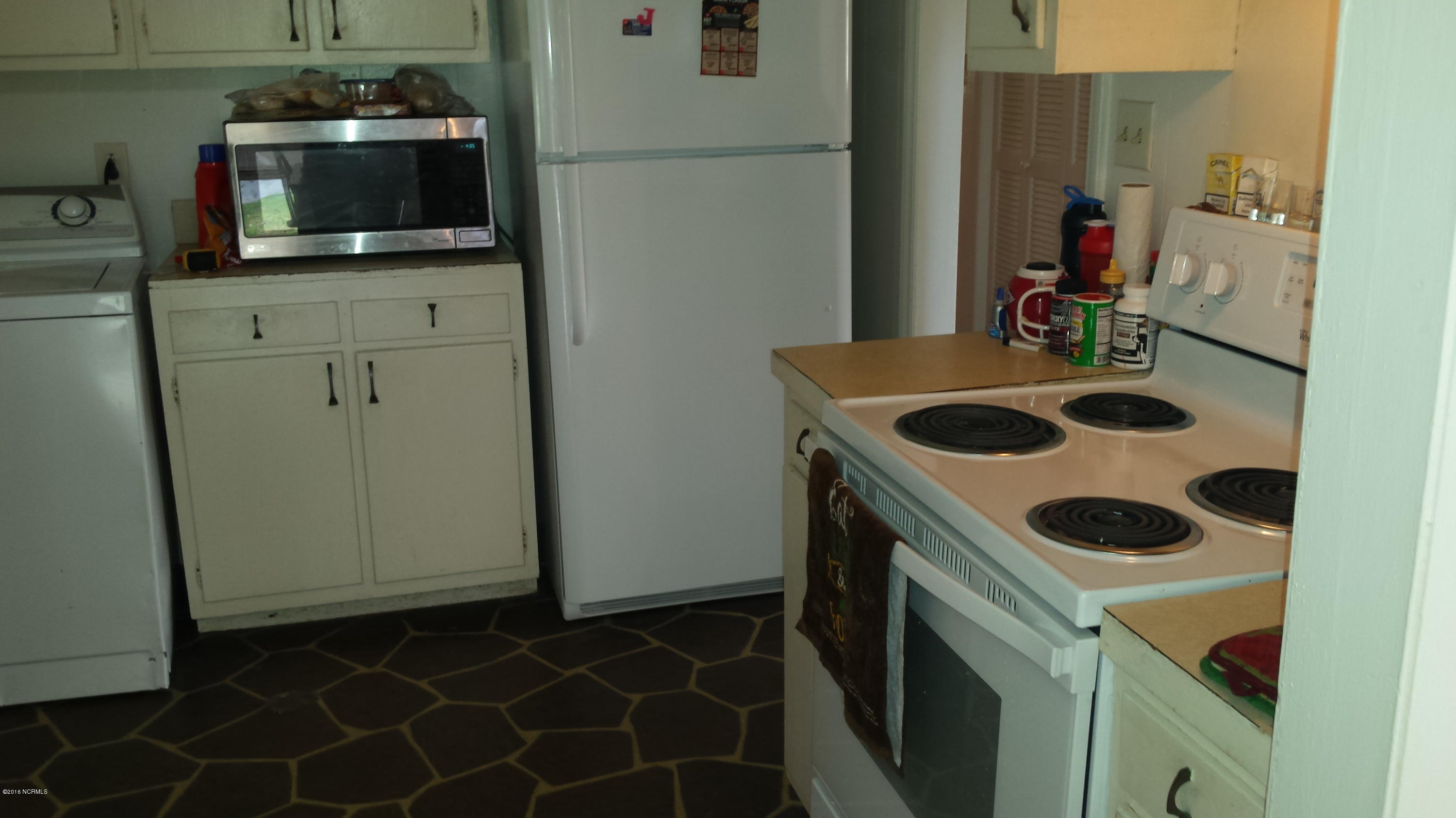 112 Cardinal Road Jacksonville, NC 28546 - Photo 4 of 23 20161027_160618